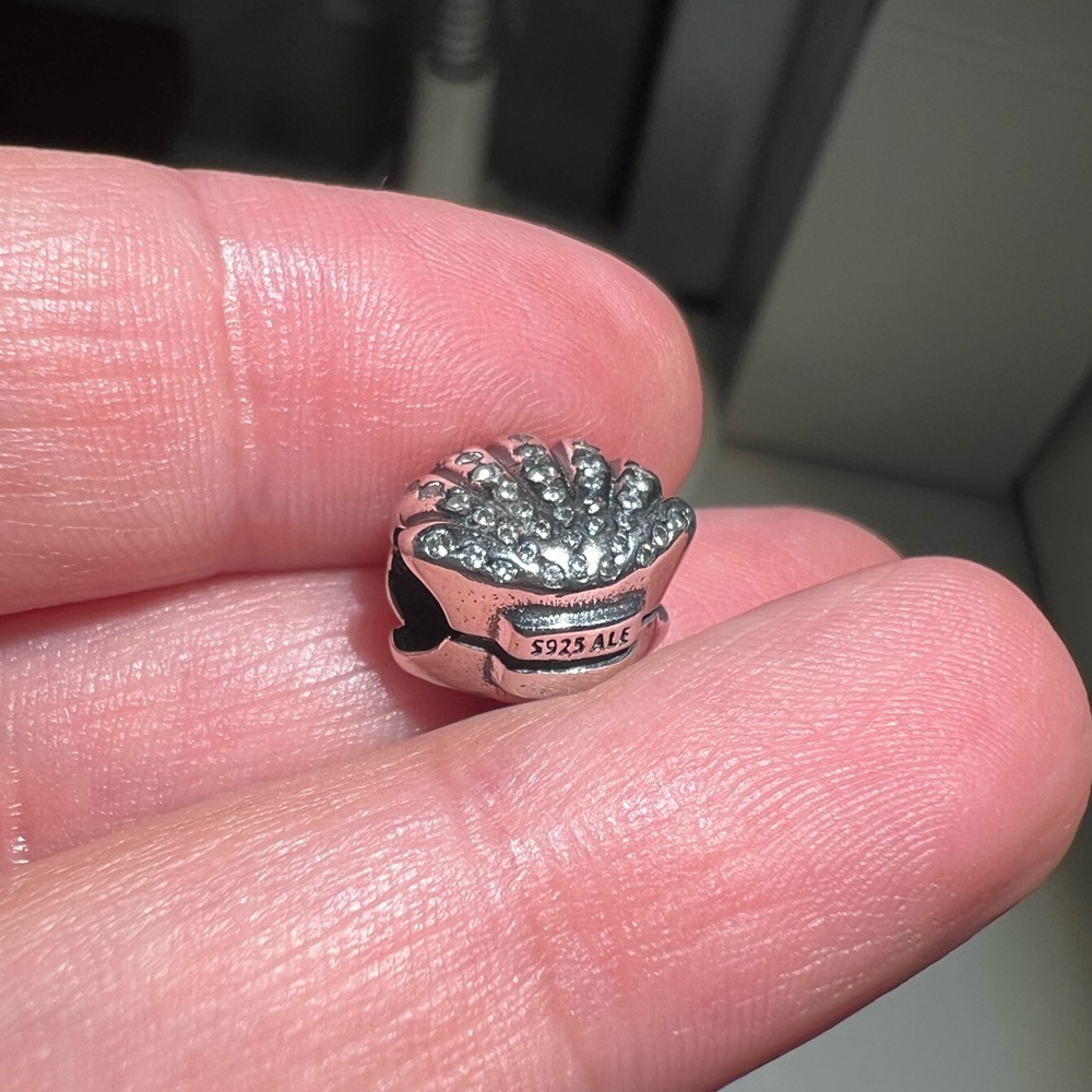 Seashell Charm - Picture 4 of 12